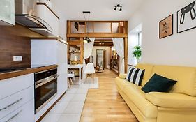 La Guardia Apartment With Free Private Parking